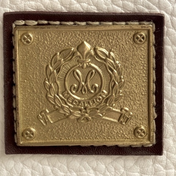 VGU Medallion Brand Crossbody Bag in Very Good, Clean Condition- Beautiful Piece - Picture 15 of 16